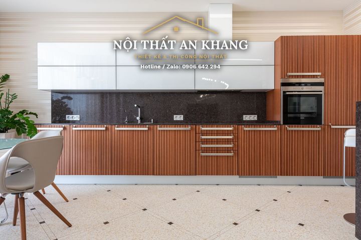 Căn hộ hiện đại ốp gỗ nâu trầm, sàn terrazzo – phòng khách, bếp, phòng ngủ – góc 6
