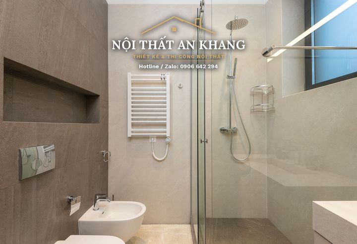 Căn hộ gỗ sáng, sofa xanh dương – khách, bếp, phòng ngủ, phòng bé, phòng tắm – góc 25