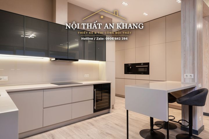 Căn hộ gỗ sáng, sofa xanh dương – khách, bếp, phòng ngủ, phòng bé, phòng tắm – góc 7