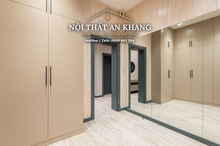 Căn hộ gỗ sáng, sofa xanh dương – khách, bếp, phòng ngủ, phòng bé, phòng tắm – góc 9