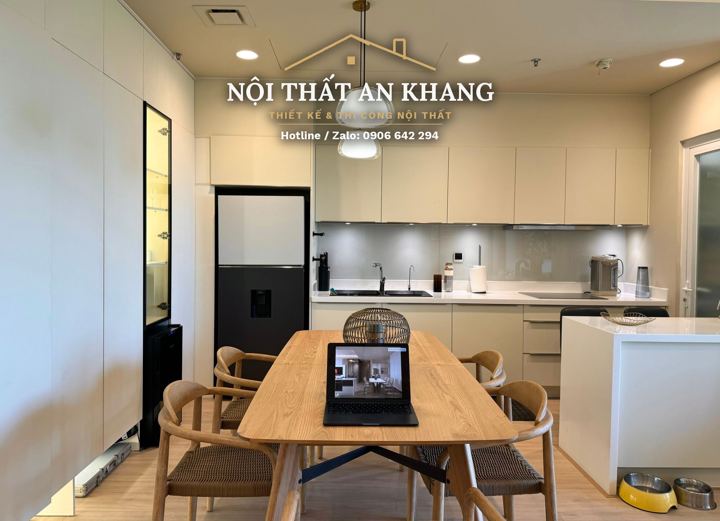 Căn hộ Japandi gỗ sồi – phòng khách, bếp, bàn ăn – góc 3