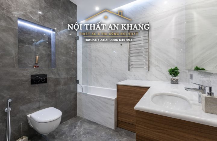 Căn hộ trắng – gỗ, điểm nhấn ghế xanh navy: khách, bếp, ngủ, tắm – góc 23