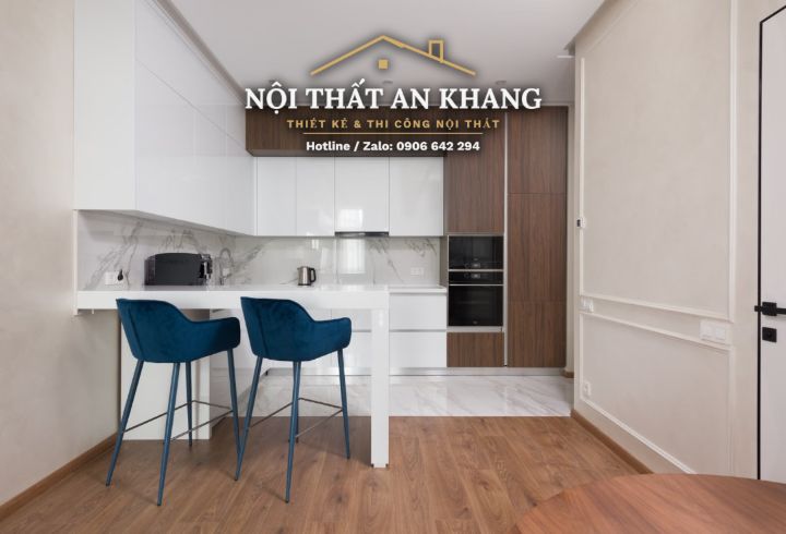 Căn hộ trắng – gỗ, điểm nhấn ghế xanh navy: khách, bếp, ngủ, tắm – góc 5
