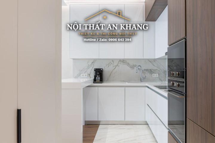 Căn hộ trắng – gỗ, điểm nhấn ghế xanh navy: khách, bếp, ngủ, tắm – góc 9