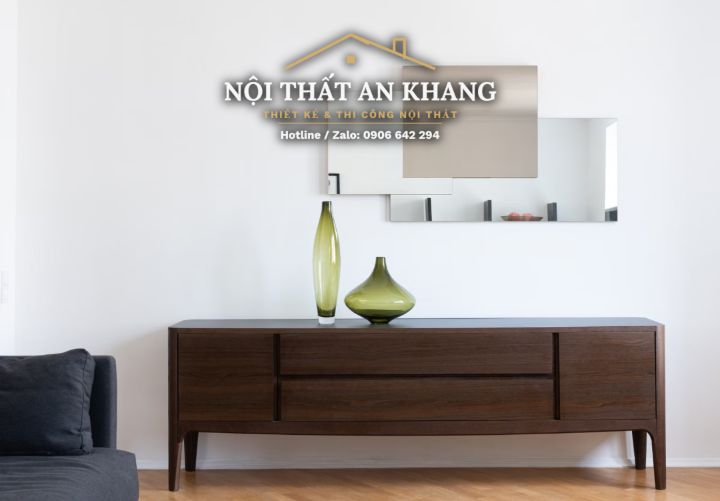 Căn hộ trắng – gỗ tự nhiên – tường ốp đá: khách, ăn, ngủ, tắm – góc 3