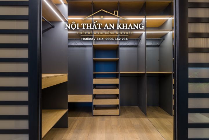 Căn hộ xanh rêu – gỗ – đá xám: khách, bếp, phòng ngủ, phòng thay đồ, phòng tắm – góc 19