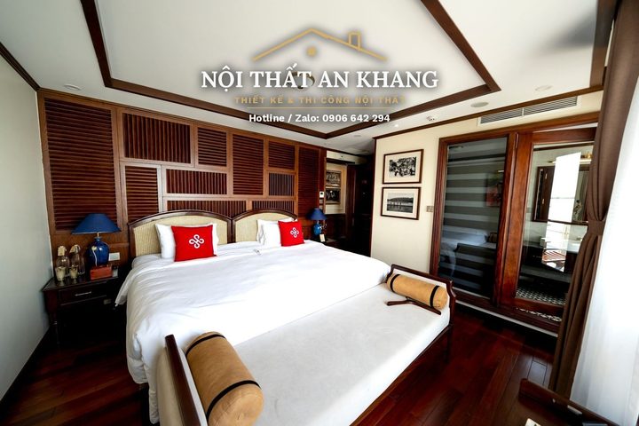 Phòng ngủ Indochine trên vịnh – lam gỗ nâu, bồn tắm nhìn biển – góc 7