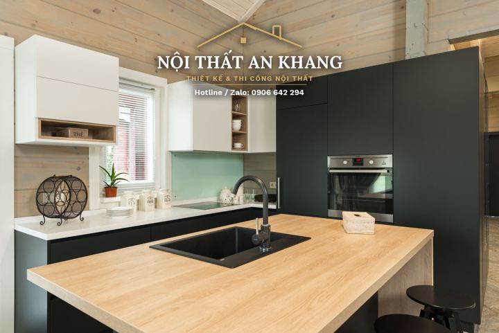 Bếp & bàn ăn nhà phố – tủ đen phối gỗ – góc 3