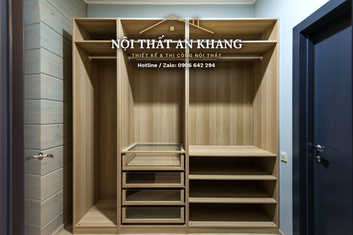 Phòng ngủ nhà phố ốp gỗ – tủ áo âm tường – góc 3